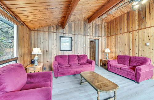 Lake-View Cabin with Furnished Deck in Hadley! - Foto 5