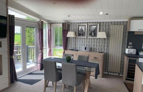 Muscovy Lodge with Hot Tub at Tattershall Lakes Country Park - Foto 9