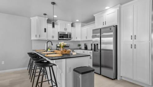 Contemporary Comfort in Quincy - Foto 3, stove, dishwasher, minibar