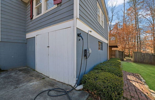 Chamblee Retreat 3BR Home w Spacious Porch - Foto 40