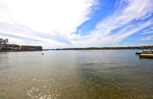 Lakefront Stillwaters Villa with Deck and Private Dock - Foto 30