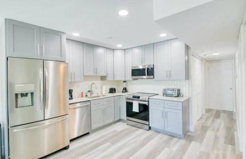 Dog friendly condo with beach access, hot tub, firepit - Foto 58