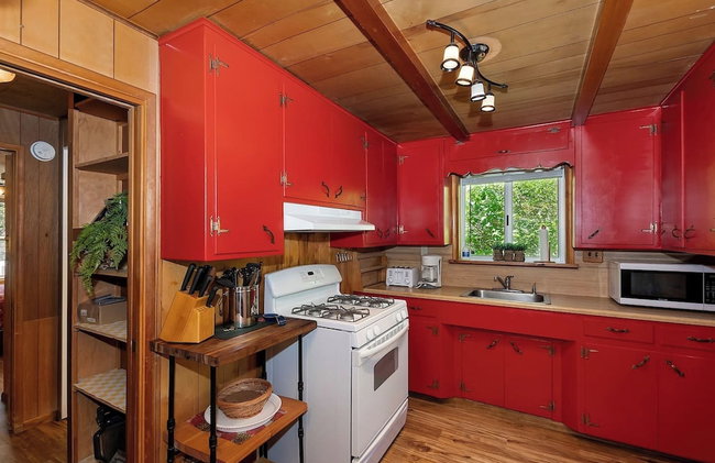 Sunshine Cabin - Cozy 2-Story Getaway - Photo 25