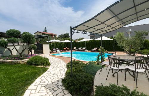 Villa Birikina with Pool - Photo 10
