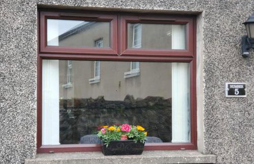 House - Sleeps 4 with Cozy Fireplace - Foto 13