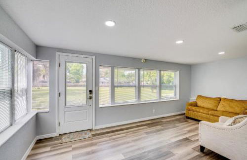 Stay and Play in Belleview Welcoming Home with Yard - Foto 11