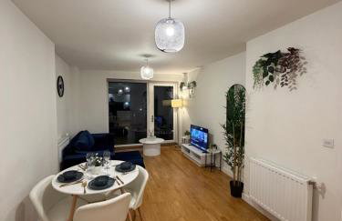 Prestige London Apartment Balcony Views - Photo 9