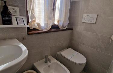 Charming Home with Private Patio near Swiss Border and Transport - Daisy, Loggiadeifiori - Photo 8