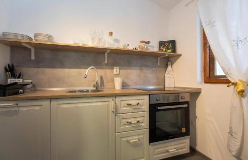 Gorgeous Home In Porec With Wifi - Photo 8