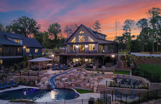 Gray Fox Lodge by Avantstay Waterslide Pool, Theater Sleeps 21 - Foto 72