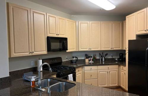 Spacious 1bdrm apartment 10 mins to Cedars-Sinai by car FREE Parking, King bed - Photo 10