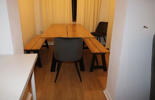 Entire -4 Bedrooms Detached House with Driveway - Foto 28