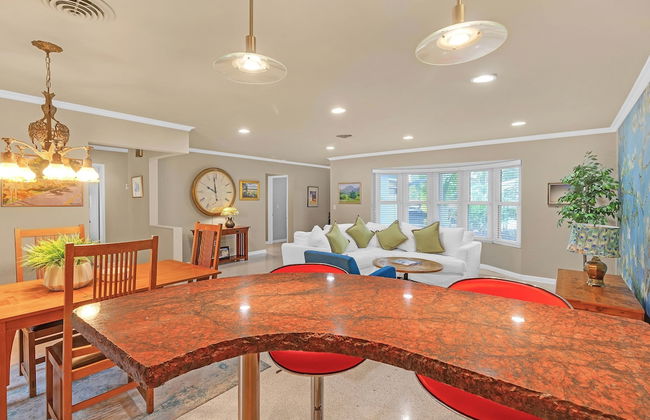 Chic 3BR Sanctuary Steps From The Drive Paradise - Foto 16