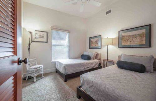 Nawlins vibe with rooftop verandah near Riverwalk and downtown - Foto 40