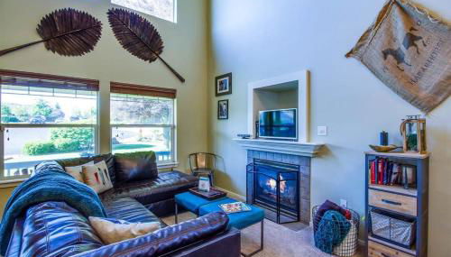 Wildflower Getaway HALF acre yard firepit hot tub bikes Dogs OK - Foto 2