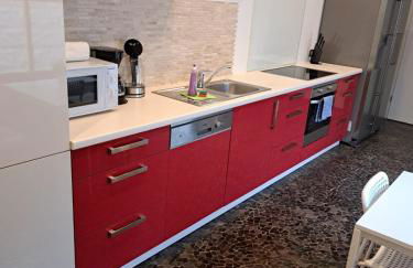 Tolstov House - 5 Room House with Terrace - 35 Min to Messe DUS - Foto 19