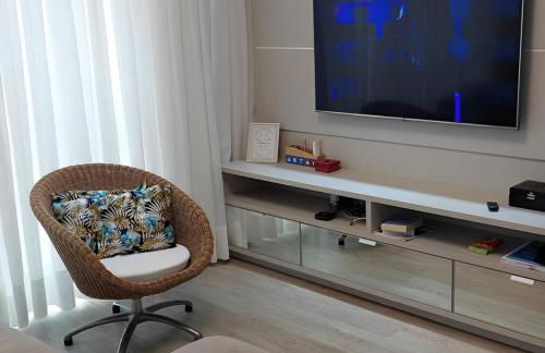 Meia Praia Apto Fino Acabamento 3 suítes e 2 garagens - Foto 2