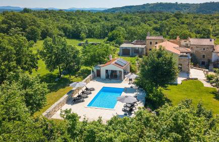 Family Casa Ida with pool and grill in Groznjan - Foto 1