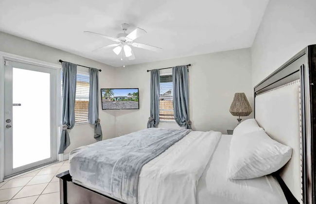 Palm Lined Oasis Walk To Beach - Foto 8