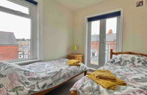 Captain's Quarters - Heart of Cowes - sleeps 11 - Foto 16