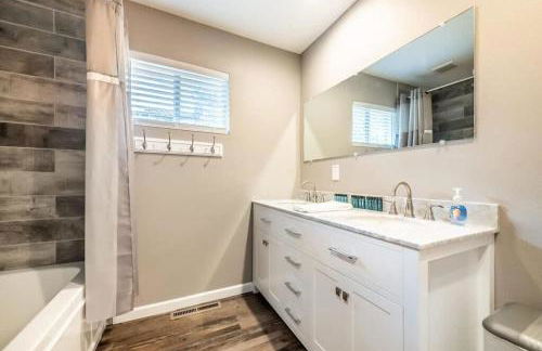 Flagstone Hall! Family Home w Scenic Views - Foto 20