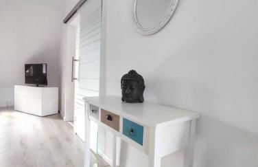 Flair Apartments 'FACHWERK & FLAIR' - Altstadt-Apartment 78 qm für Urlaub oder Geschäftsreise, Innenstadtlage, ruhig, modern, 900 m Bahnhof, 24 Std Check-in, WLAN, Streaming, Küche, Regendusche, 2 x Doppelbett, direkt am neuen Markt in der Altstadt - Foto 8