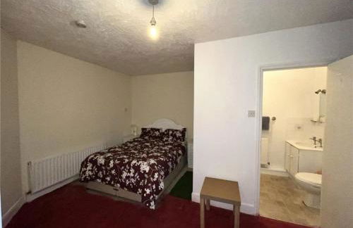 Central Location shops & beach - Photo 6