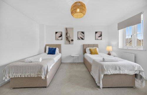 Spacious 4BR Newport Home - Ideal for Families & Groups - Foto 40