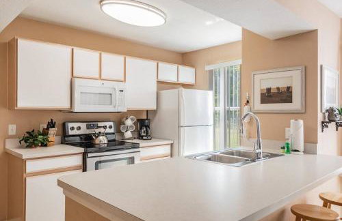 NEAR DIS & Sleeps 10! TWO King Master BR Suites, Bunks For The Kids, Private Patio, NO Steps, Pool, LOW Rates! - Foto 45