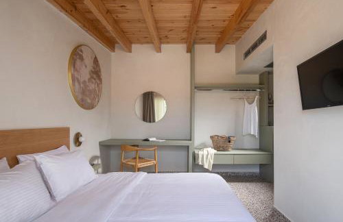 FOS Luxury Suites - Photo 18