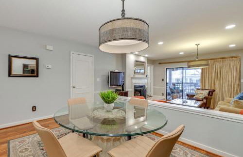 1 Mi to BOA Stadium! Walkable Condo with Porch - Foto 7