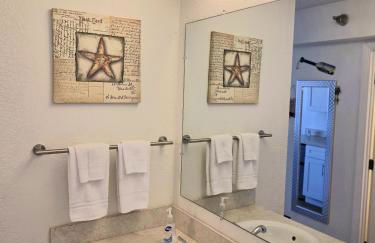 Ocean View Studio Condo w Balcony Pool and Free Parking - Foto 30