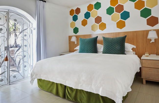 More Quarters Hotel - Photo 11