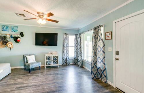 2 Mi to Redfish Bay Aransas Pass Home with Fire Pit - Foto 4