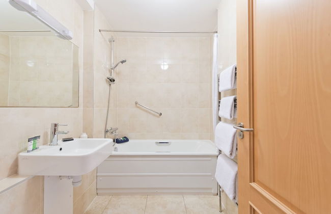 Broc House Suites - Photo 52