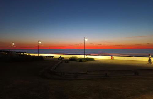 Contemporary one bed studio. Sea views and parking - Foto 12