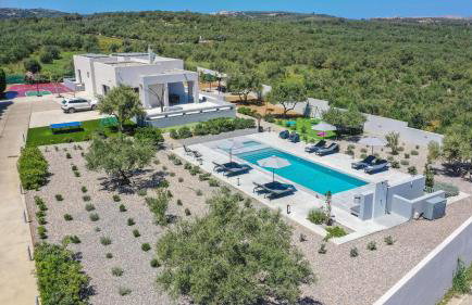 Nostra Terra Villa, 2-acre Secluded Nature Escape with Heated Pool, By ThinkVilla - Photo 11