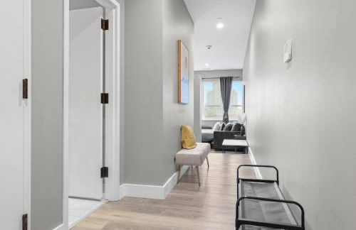 1BR • City Views • Queen + SofaBed • WiFi & 2 TVs - Photo 17