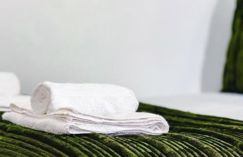 Chic Studio, Free parking, Sleeps 2 - Foto 42