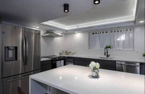 Secluded Gem w-Movie Theater Near Soccer Stadium - Foto 7