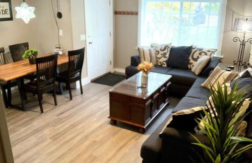 The House Hotels - 4 Beds, huge yard, secluded, and central! - Foto 4