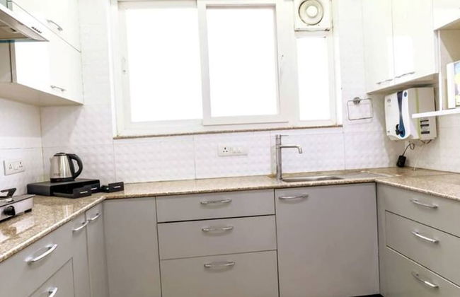 Modern City Retreat 2bhk Paras Fortis Balcony - Photo 5