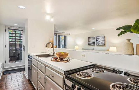 Historic Capitol Hill Retreat - Photo 6