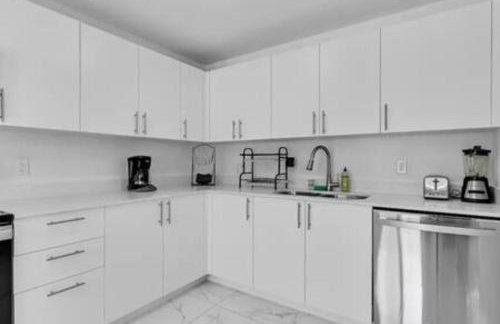 25893 Sw 144 CT · 3 Bed 2.5 Bath Townhome Rooftop 1 Parking Spot - Foto 2