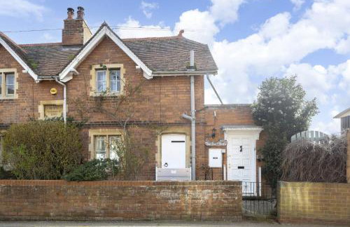 Riverside Cottage & Shepherd’s Hut with Hot Tub - Foto 35