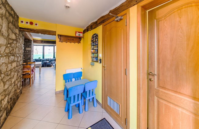 Stone Cottage with Sauna & Hot Tub near Cave of Lorette in Rochefort - Foto 32