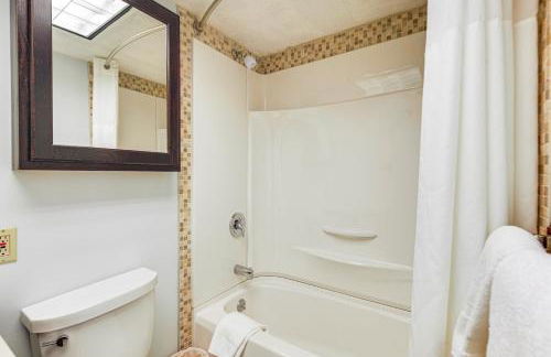 Walk to Ski Shuttle! Mountainside Resort Condo - Photo 14