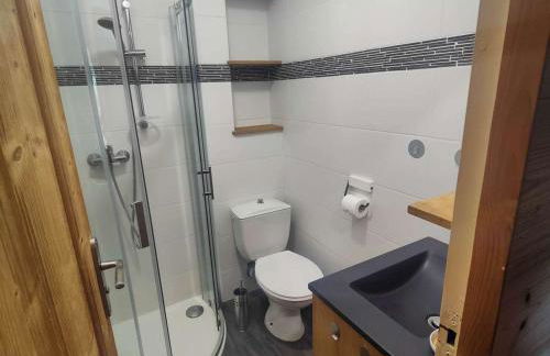 Charmant studio 19m², idéal 3 pers, avec terrasse et parking, proche commerces et navette ski - FR-1-342-307 - Foto 5