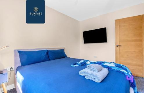 MUIRTON HOUSE - INVOICE and REDUCED PRICE only via SUNRISE SHORT LETS DUNDEE, 4 Bed House, 4 Car Parking, 2 Baths, 5 Smart TVs, Fully Equipped Kitchen, Large Dining and Living Space, Rear Garden, Free WiFi, and ONLY 9 Mins to STANNERGATE Ports - Foto 21