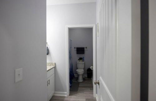 2 Min to Downtown - 9 to Elon - Fast Wi-Fi - Foto 17